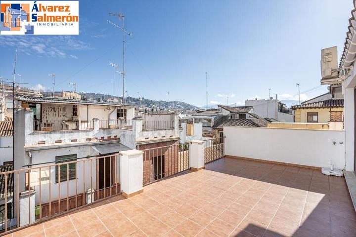 Ático Dúplex Premium en el Corazón de Granada: Lujo, Espacio y Vistas de Ensueño. photo 0