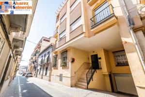 ¡Oportunidad única! Piso en venta con patio y garaje photo 0