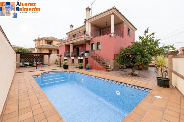 Vive el Lujo a lo Grande: Exclusivo Chalet Independiente con Piscina en Los Chopos photo 0