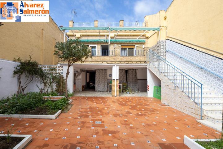 CASA EN PLENO CENTRO DE ARMILLA photo 0