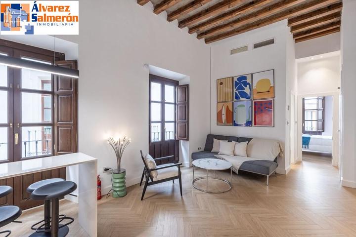 Exclusivo piso con reforma de diseño en el corazón de Granada photo 0