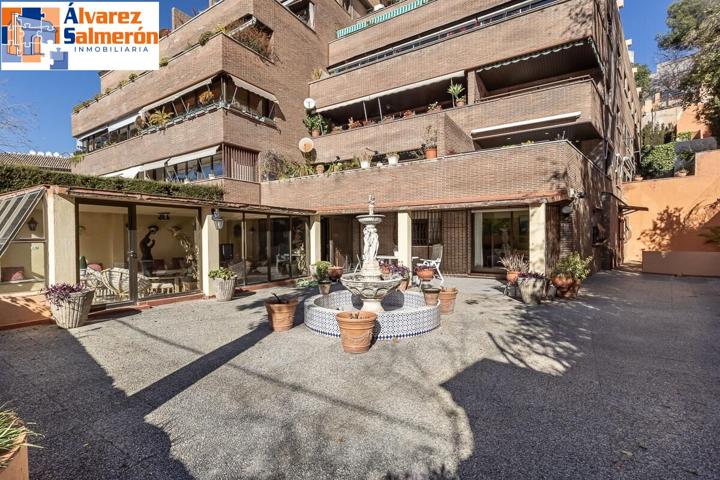 EXCLUSIVO PISO CON JARDÍN PRIVATIVO EN UNA DE LAS MEJORES URBANIZACIONES DE GRANADA photo 0