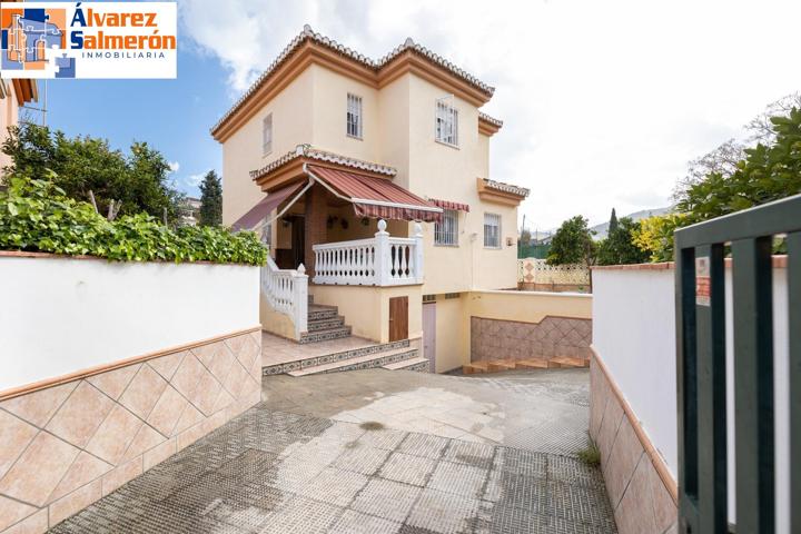 PRECIOSA CASA EN URBANIZACION PRIVADA photo 0