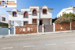 Venta de casa pareada en Granada (Zona Ctra. de la Sierra) photo 0
