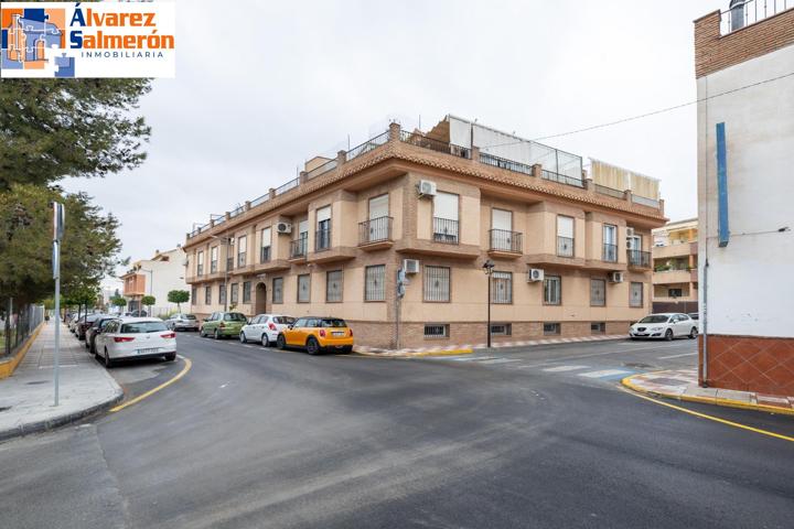 🏡 ¡Acogedor piso con garaje y trastero en Churriana de la Vega! photo 0