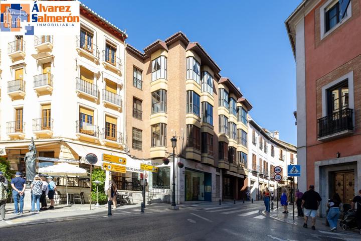 Estudio atico en pleno centro de Granada. photo 0