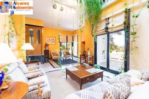 Exclusiva vivienda en El Serrallo con jardín, apartamento independiente y espectaculares vistas photo 0