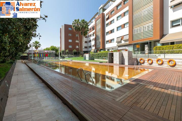 ¡Oportunidad única en el PTS de Granada, junto al CC Nevada! photo 0