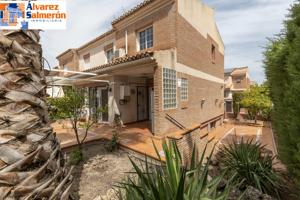 ¡MAGNIFICA CASA PAREADA EN LA MEJOR ZONA RESIDENCIAL DE HUETOR VEGA... LOS REBITES! photo 0