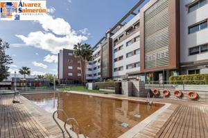 Magnífico piso con altas calidades con piscina, plaza de garaje y trastero. Novocampus. photo 0