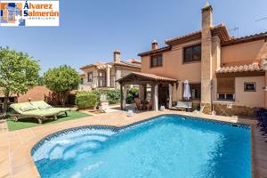PRECIOSA CASA EN LA ZUBIA photo 0