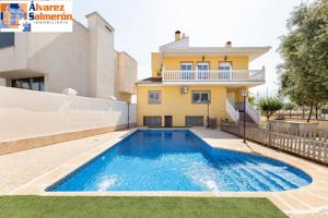 Amplio Chalet con piscina, pista deportiva y vistas en Ogíjares. photo 0
