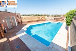 PRECIOSA CASA EN JUN CON PISCINA COMUNITARIA photo 0