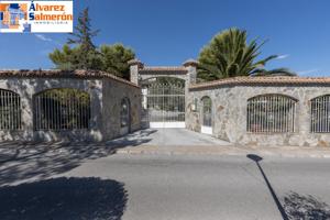 ¡ATENCION! ¡PONEMOS A LA VENTA ESTA ESPECTACULAR VILLA EN EL PANTANO DE CUBILLAS! photo 0
