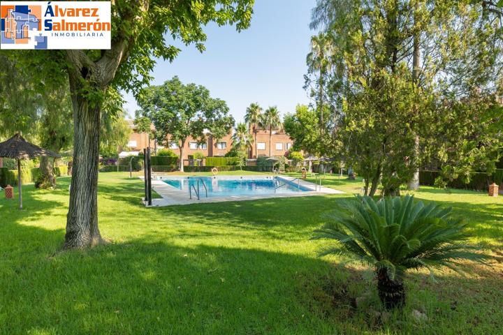 CHALET ADOSADO EN ZONA LA CALETA photo 0