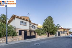 🏡 Chalet independiente con piscina en Urbanización El Puntal photo 0
