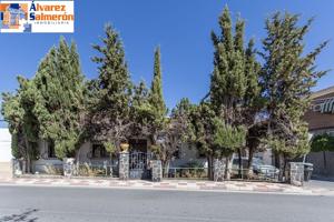 MAGNIFICO TERRENO URBANO EN ESQUINA CON LA ORIENTACION IDEAL EN EL MUNICIPIO MAS DEMANDADO DE GRANADA photo 0