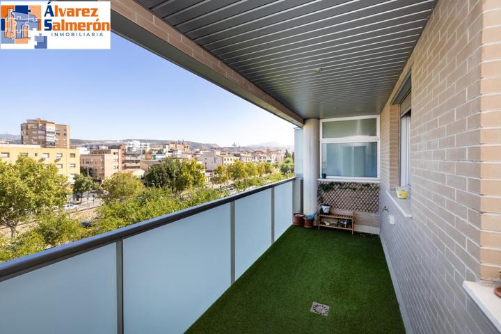 Fantástico piso en urbanización con piscina, garaje y trastero photo 0