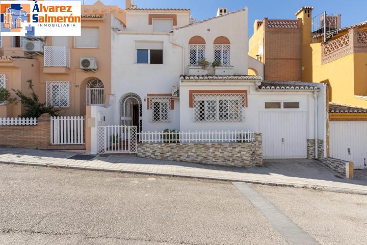 Preciosa Casa con 4 Dormitorios y torreón-despacho y cochera en zona tranquila de Huétor Vega photo 0