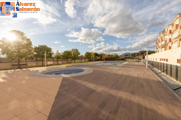 Piso en urbanización privada con piscina comunitaria, terraza, 2 plazas de garaje y trastero. photo 0