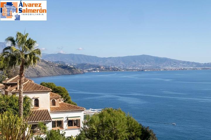 EL PRIVILEGIO DE VIVIR DONDE OTROS SOLO VERANEAN, Chalet Independiente en Primera Línea de Mar photo 0