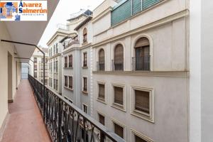 GRAN PISO EN REYES CATOLICOS photo 0