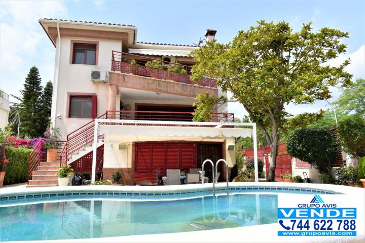 Chalet con jardin y piscina en Oliva photo 0