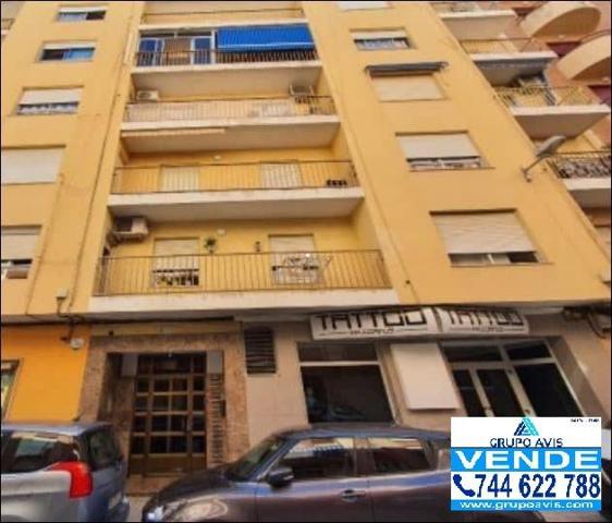 Local comercial de 182 m2 en el centro de Oliva photo 0