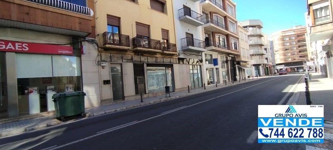 Local comercial de 200 m2 en Oliva photo 0