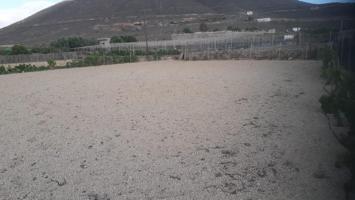 Terreno de 6.400 m2 practicamente llano y con una edificación de 50 m2 cuadrados en Yaco, Granadilla de Abona. photo 0