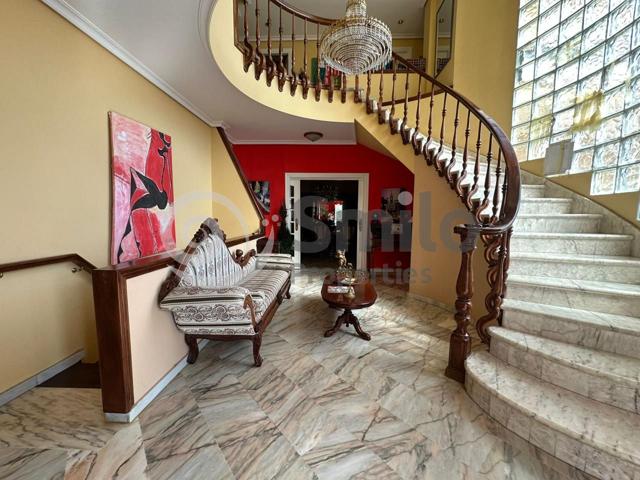 ¡Gran Oportunidad de Inversión! Casa Independiente con Piscina a Reformar en Parque la Reina photo 0