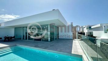 Venta de Villa de Lujo con Piscina Privada y Vistas al Océano en Rokabella, Costa Adeje photo 0
