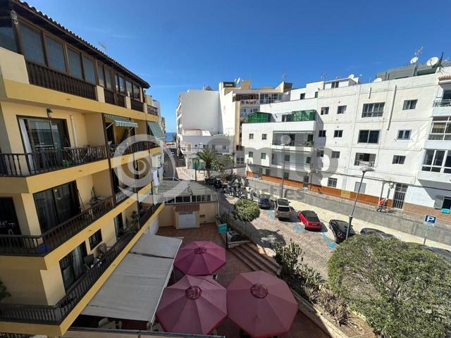 Excepcional ático en esquina en el centro de Los Cristianos. photo 0