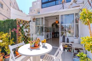 ¡Encantador apartamento en Los Cristianos con mucho potencial! photo 0