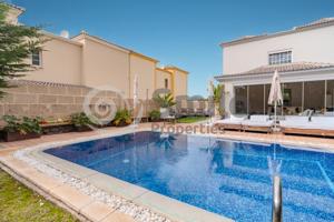 ¡Descubre esta espectacular villa en El Madroñal! photo 0