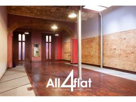 LOCAL DE 180M2 EN CIUTAT VELLA, 2 ASEOS CON VESTIDOR. IDEAL PARA PRACTICA DE YOGA ,BAILE,CLASSES DE TEATRO photo 0