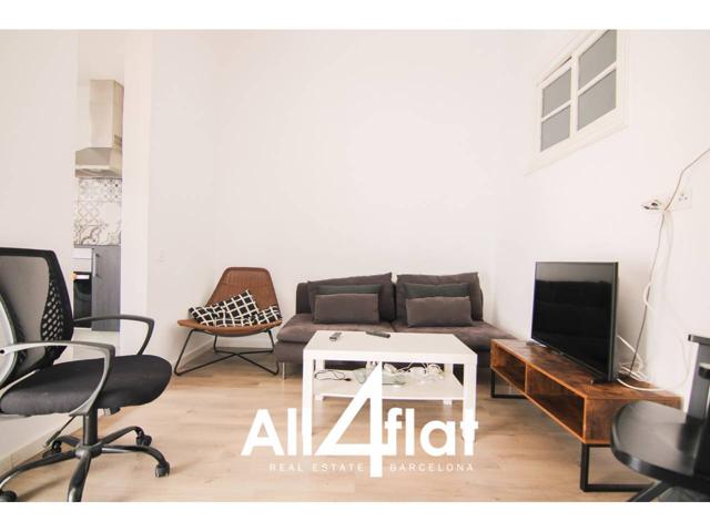PISO DE 62 M² ÚTILES UBICADO EN POBLE-SEC, CON 3 HABITACIONES DOBLES, 1 BAÑO COMPLETO, COCINA EQUIPADA Y TERRAZA. photo 0
