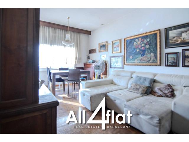 PISO EN VENTA – A REFORMAR CON GRAN POTENCIAL EN LES CORTS photo 0