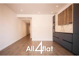 ÁTICO ACOGEDOR EN EL CORAZÓN DE BARCELONA – 59 M² CON TODO LO QUE NECESITAS photo 0