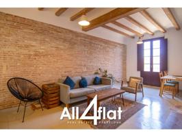PISO EN CIUTAT VELLA CON 2 HABITACIONES, BAÑO COMPLETO, COCINA EQUIPADA Y UN BALCÓN. photo 0