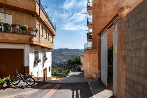 Venta de solar urbano de 222 m2 en Lanjarón (Granada) photo 0