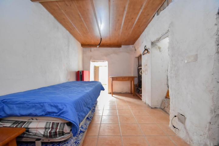 CASA ANTIGUA ENCANTADORA CON MÚLTIPLES NIVELES photo 0