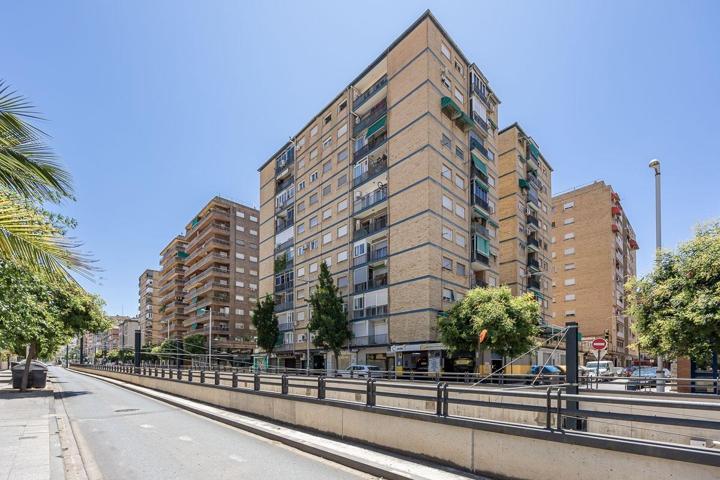 Piso de 4 dormitorios y 2 baños en Av. América. photo 0