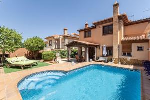PRECIOSA CASA EN LA ZUBIA photo 0