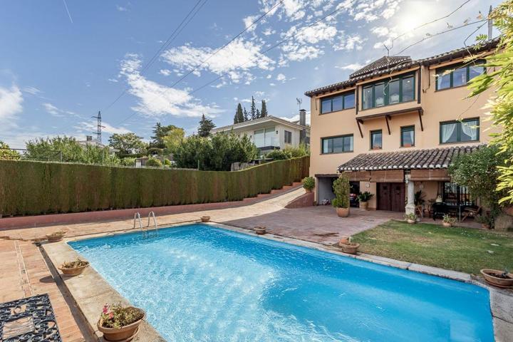 GRAN CASA CON PISCINA EN COLINAS BERMEJAS, MONACHIL photo 0