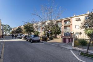 Amplio garaje cerrado en Armilla photo 0