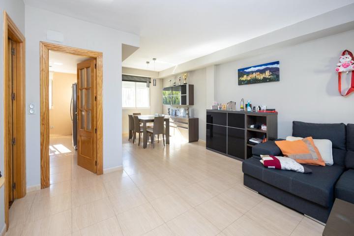 Bonita adosada en Belicena con piscina propia y en perfecto estado de conservación photo 0