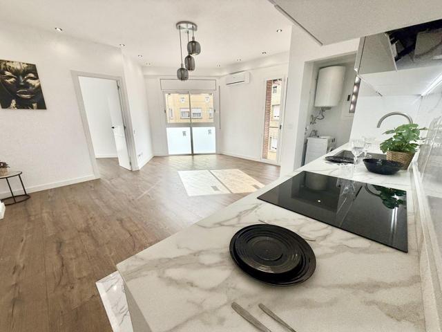 Piso en venta en L&#x27;Hospitalet de Llobregat de 83 m2 photo 0