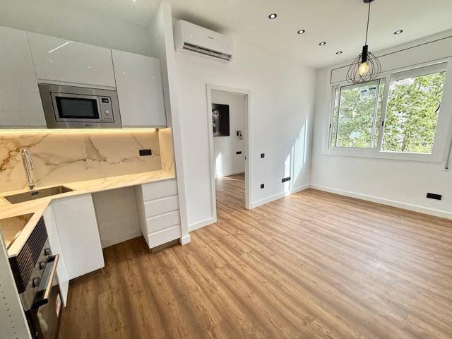Piso en venta en Barcelona de 64 m2 photo 0