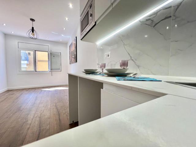 Piso en venta en L&#x27;Hospitalet de Llobregat de 66 m2 photo 0